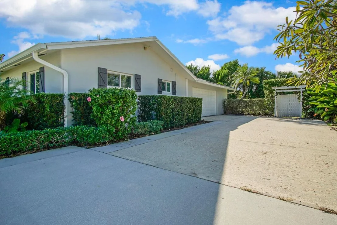 Photo of 924 Pompano Drive