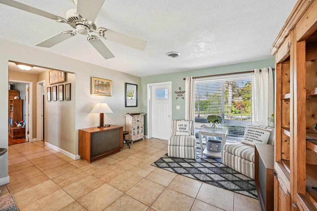 Photo of 818 SE 9th Terrace