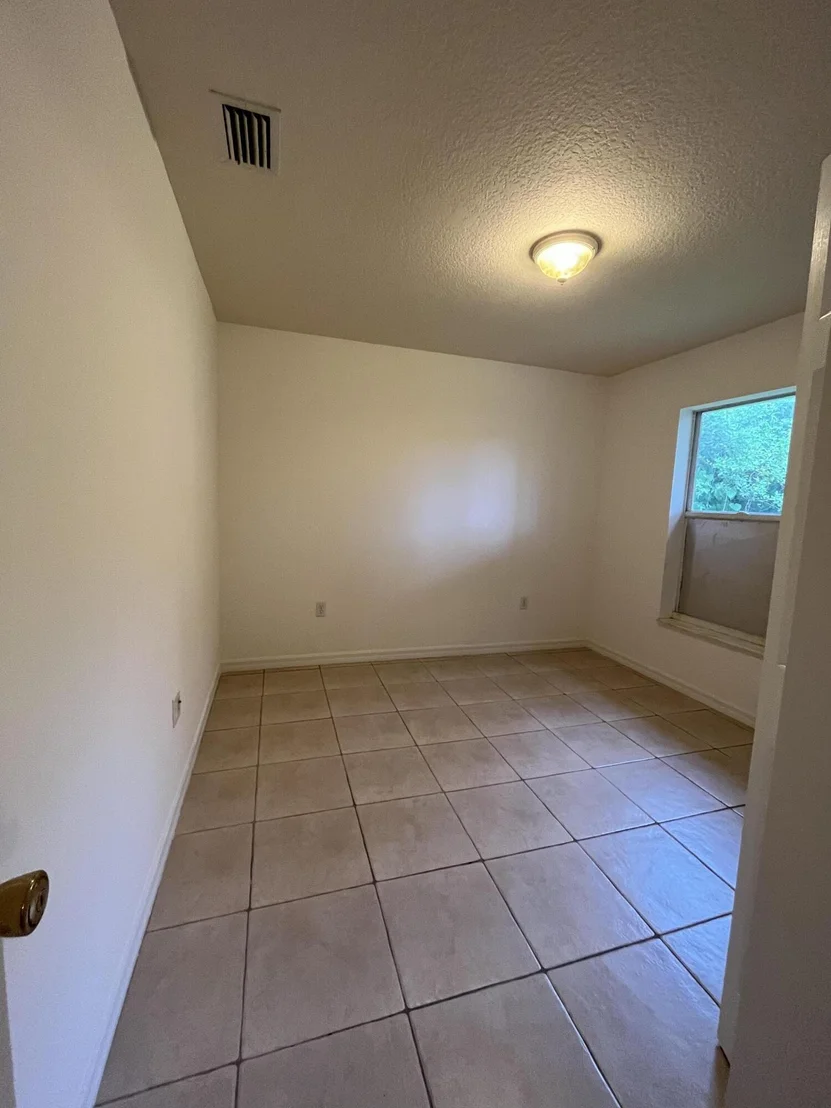 Photo of 3509 NW 38th Avenue