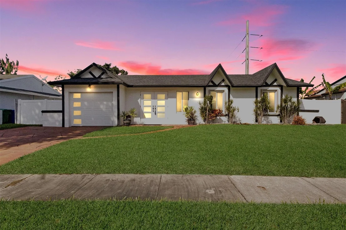 Photo of 9231 N Cypress Circle