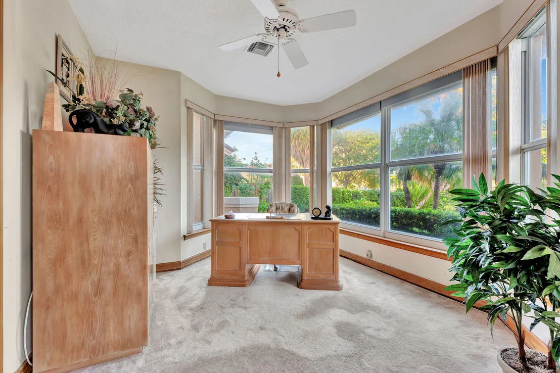 Photo of 2505 N Riverside Drive