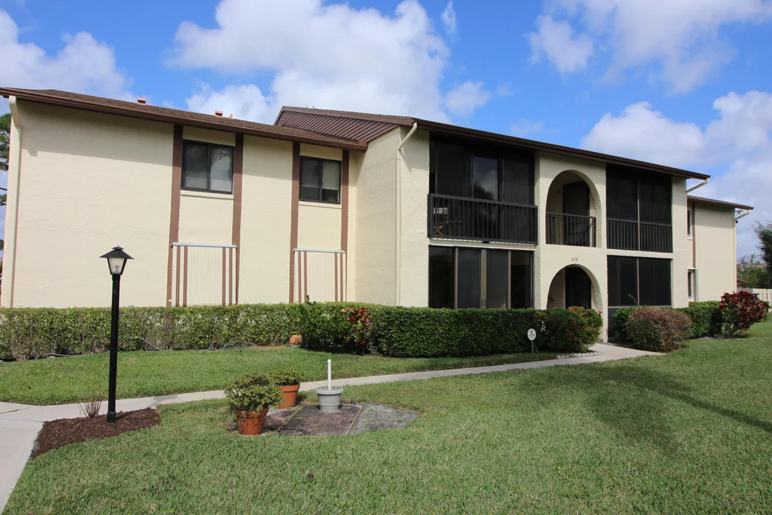 Photo of Unit B2 at 314 Knotty Pine Circle