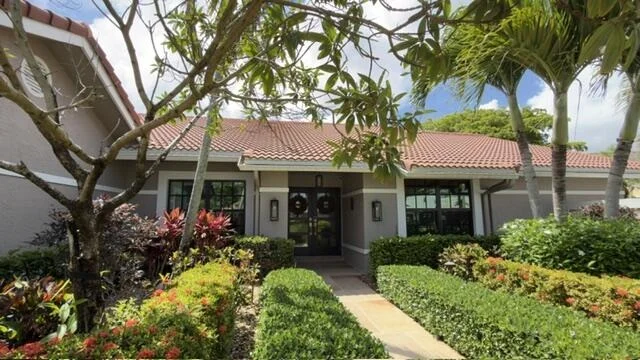 Photo of 425 Deer Creek Path E