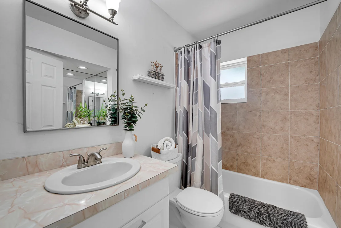 Photo of 555 NW 50TH Place
