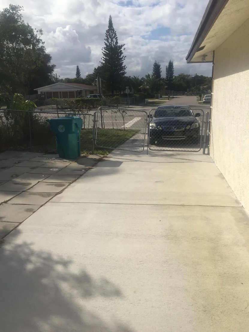 Photo of 2750 N Seacrest Boulevard