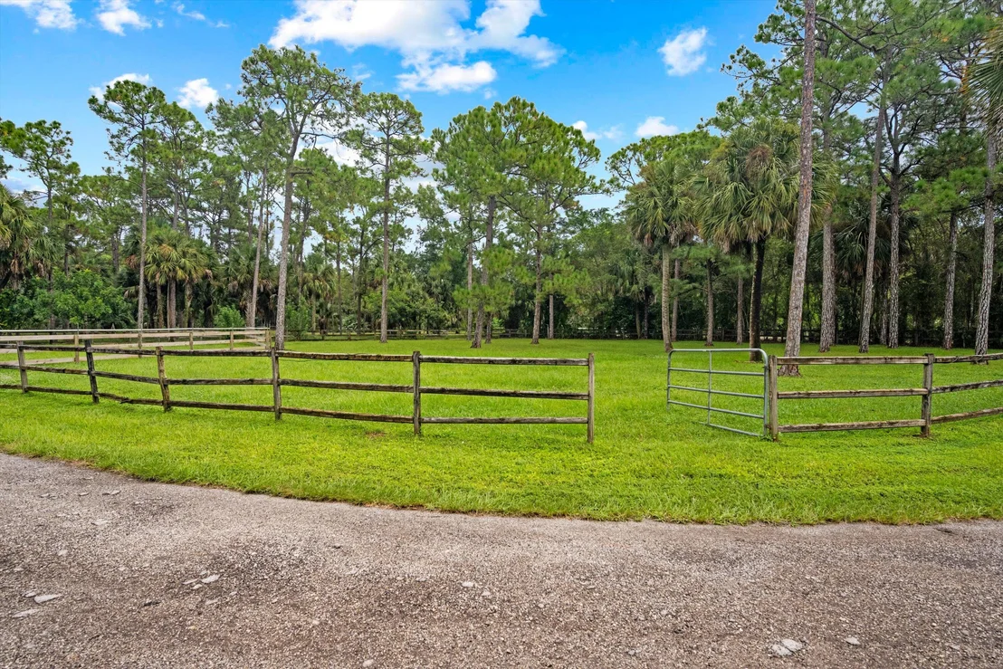 Photo of 2915 Doe Trail