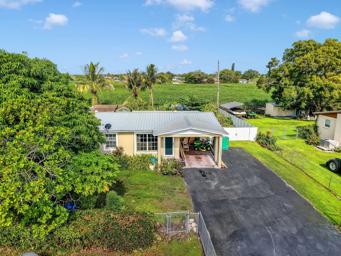 Photo of 1048 WHITAKER Road