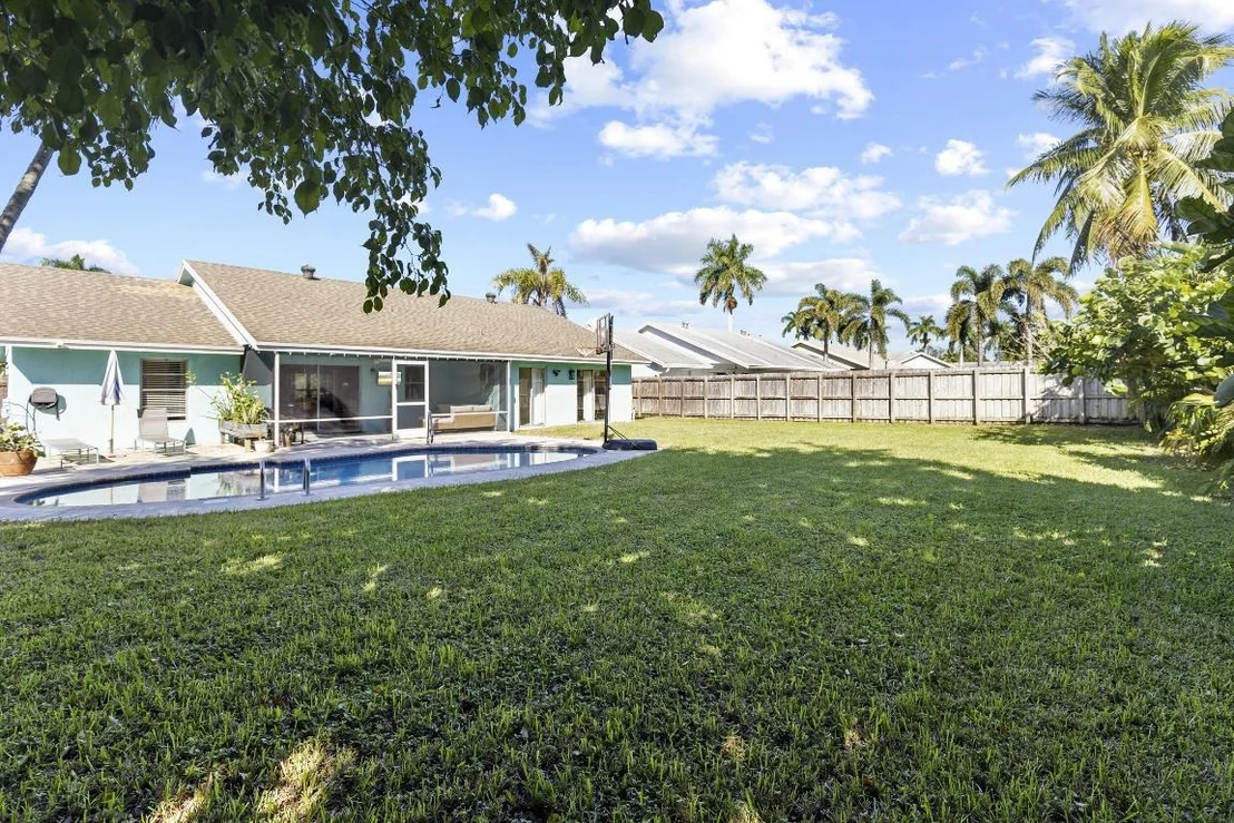 Photo of 836 NW 9th Way