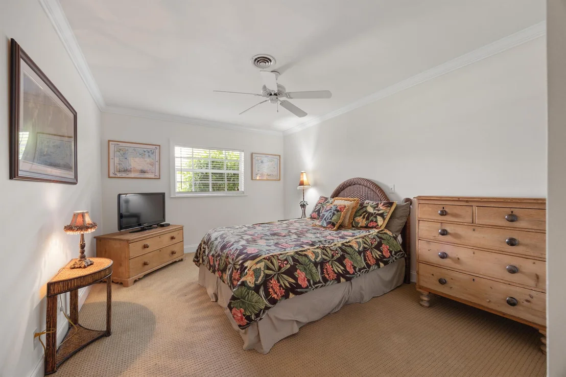 Photo of 104 Fairview West