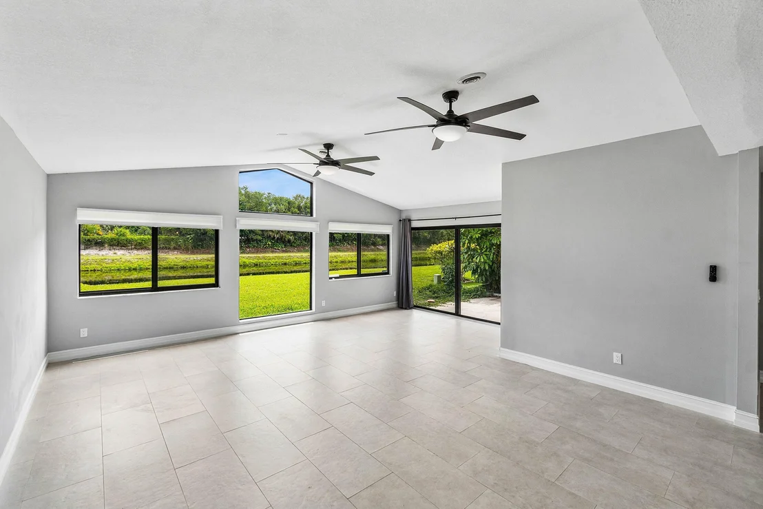 Photo of 120 Mayfair Lane