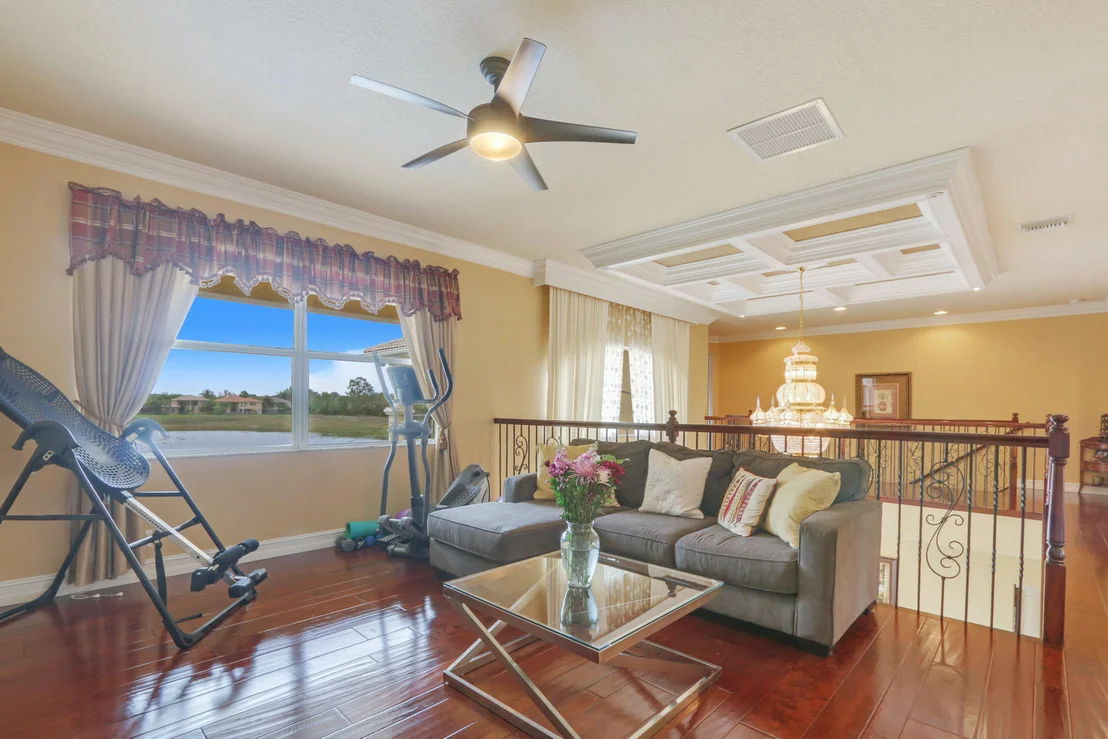 Photo of 533 Edgebrook Lane