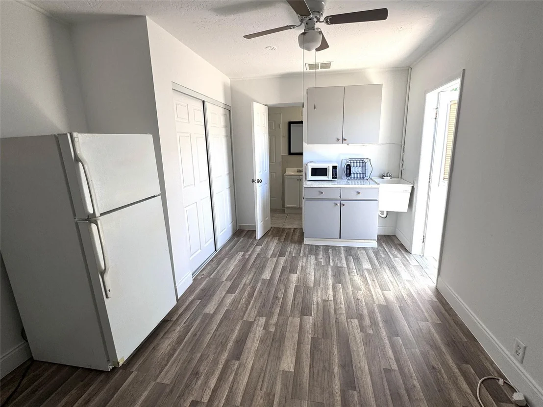 Photo of 3221 NE 9th Te