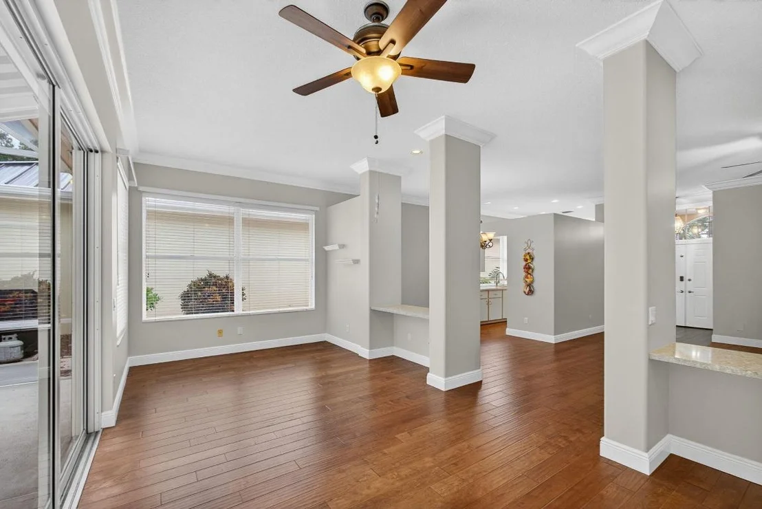 Photo of 130 S Hampton Drive