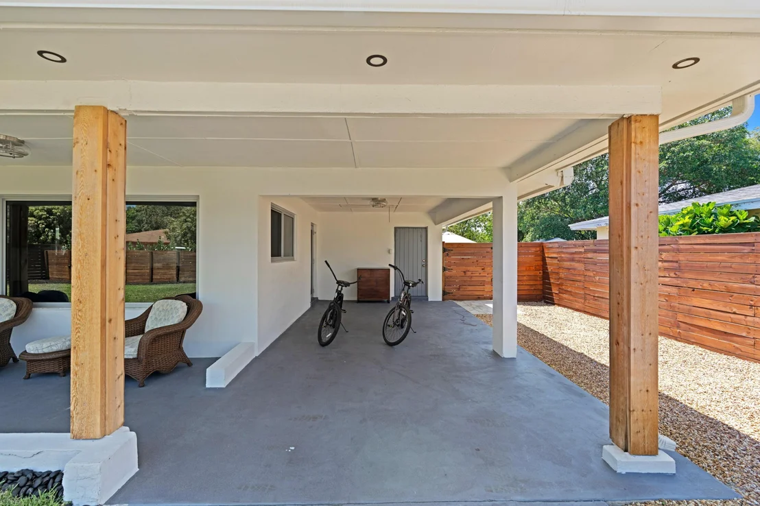 Photo of 918 SE 3RD Avenue