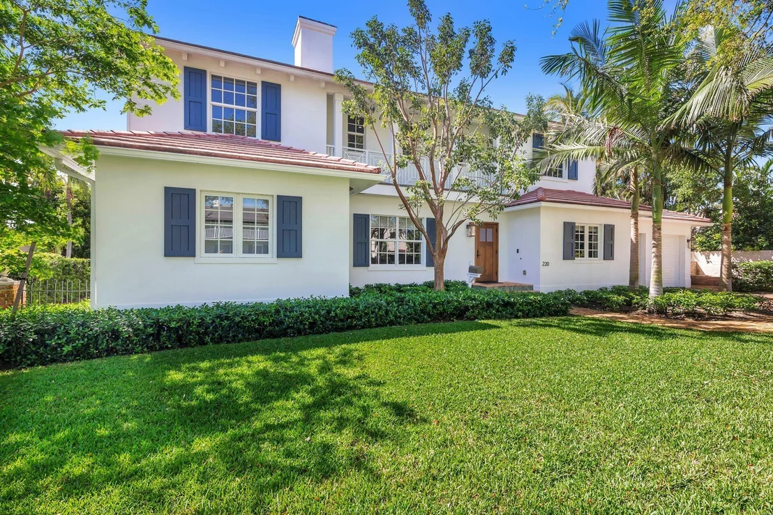 Photo of 220 Dyer Road