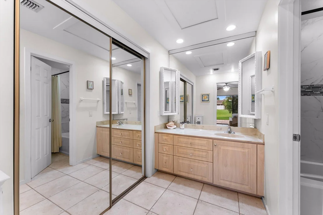 Photo of 6886 Tiburon Circle