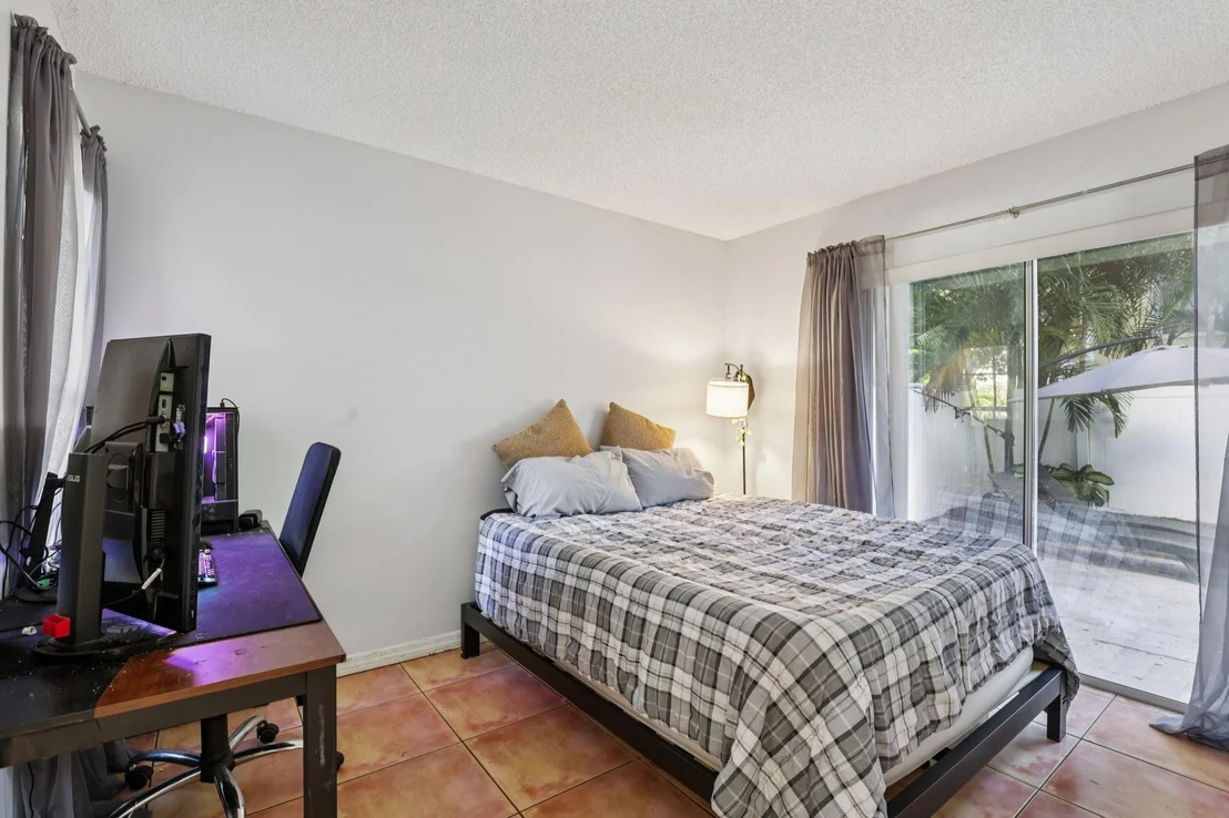 Photo of 972 Azure Lane