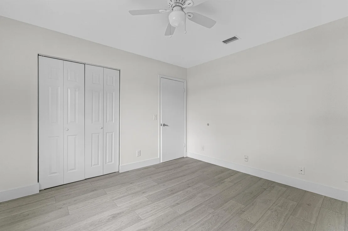 Photo of 1004 Manor Drive