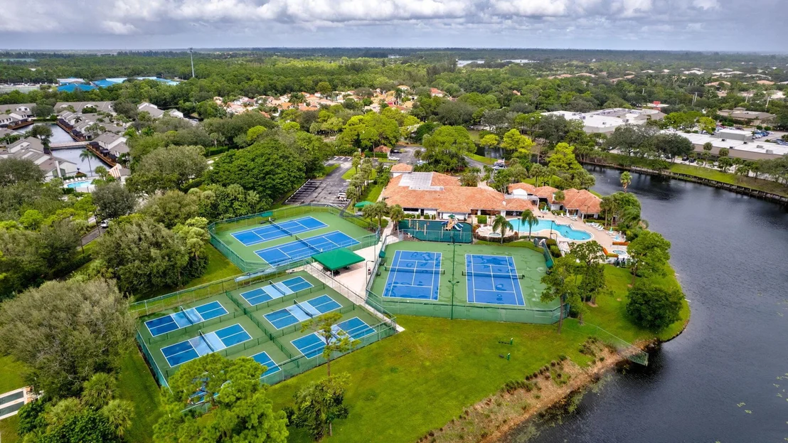 Photo of 2707 Pointe Circle