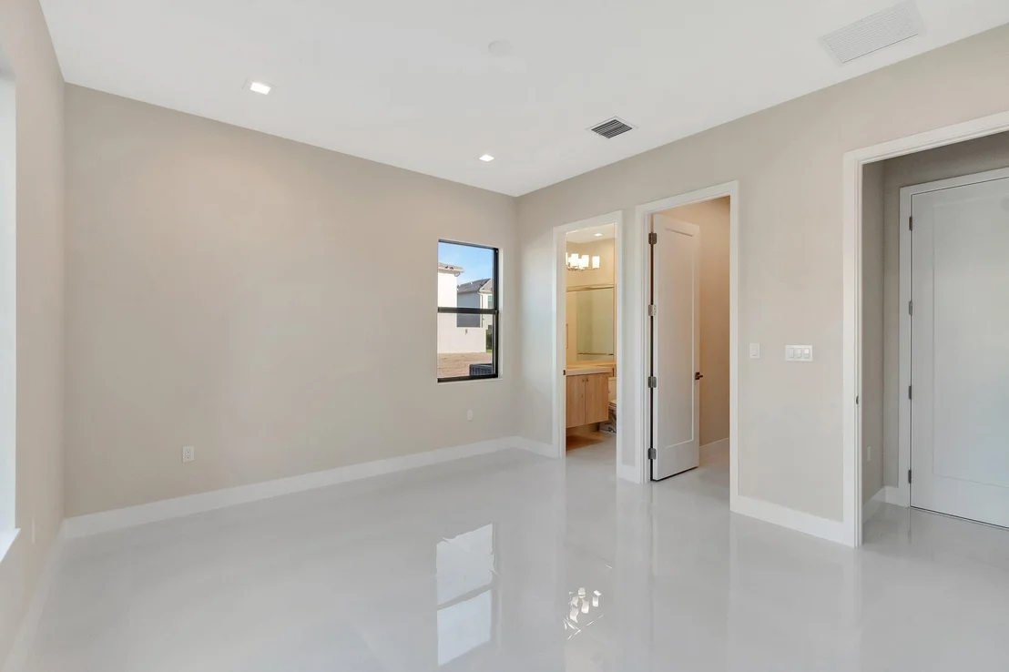 Photo of 9452 Riverside Park Drive
