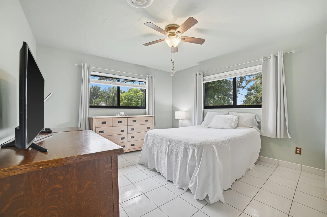 Photo of 720 N CRESCENT Drive