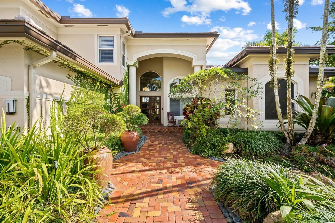 Photo of 3378 Bradenham Lane