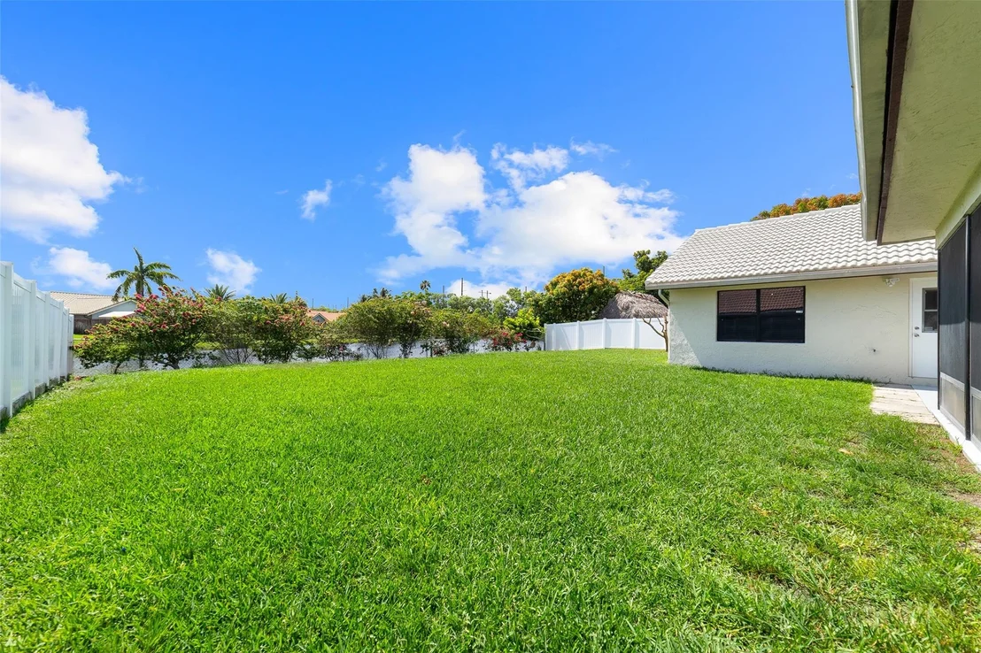 Photo of 9216 Sun Pointe Drive