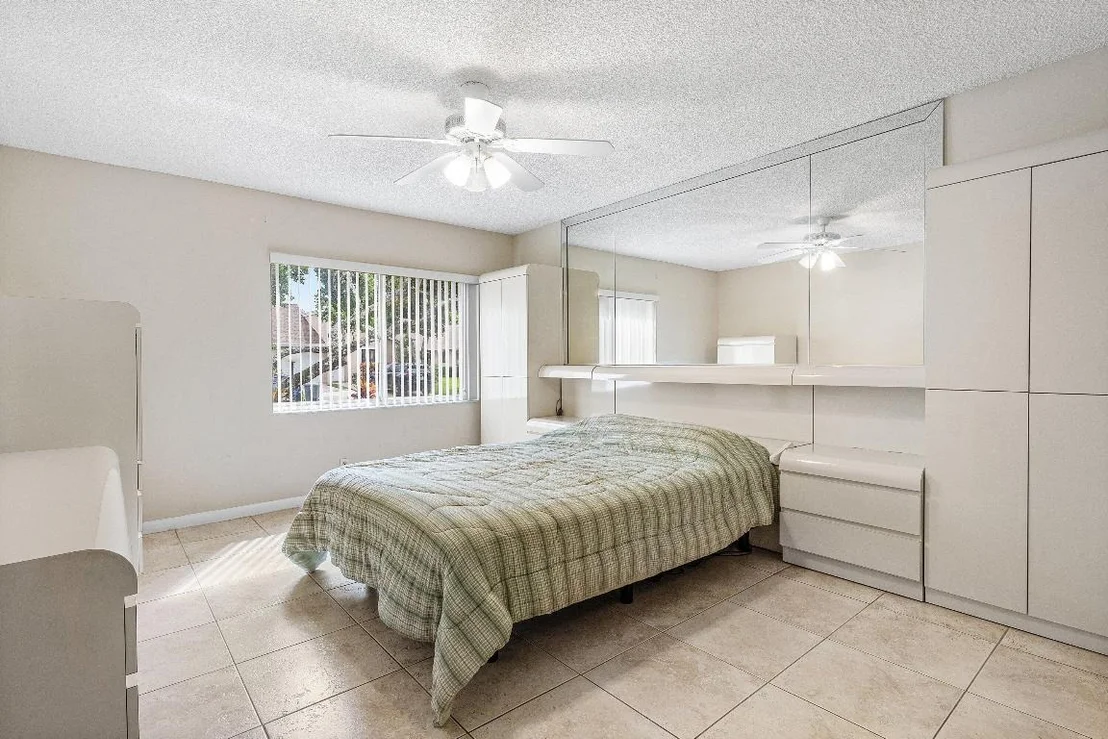 Photo of Unit D at 8077 Springtree Road