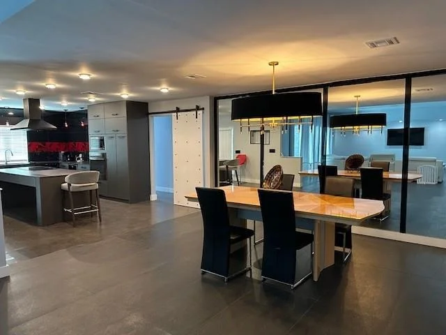 Photo of 1129 W Cypress Drive