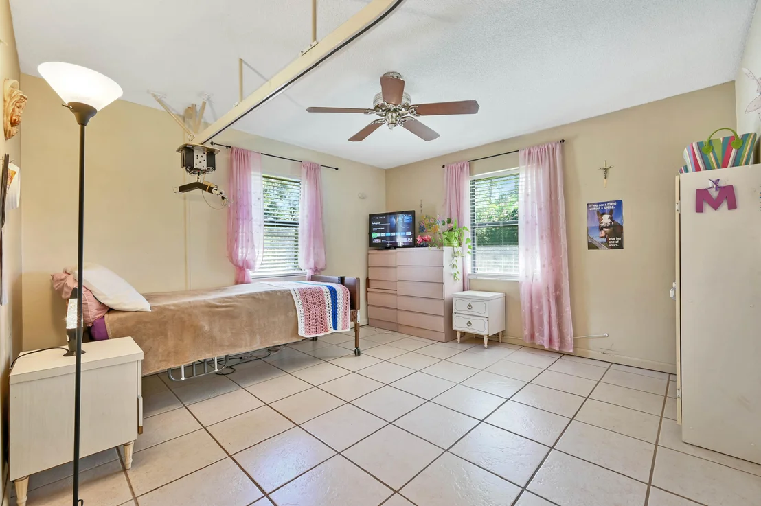 Photo of 13624 Farley Road