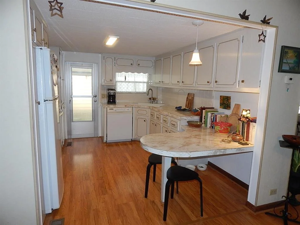 Photo of Unit 32 at 400 N A1a
