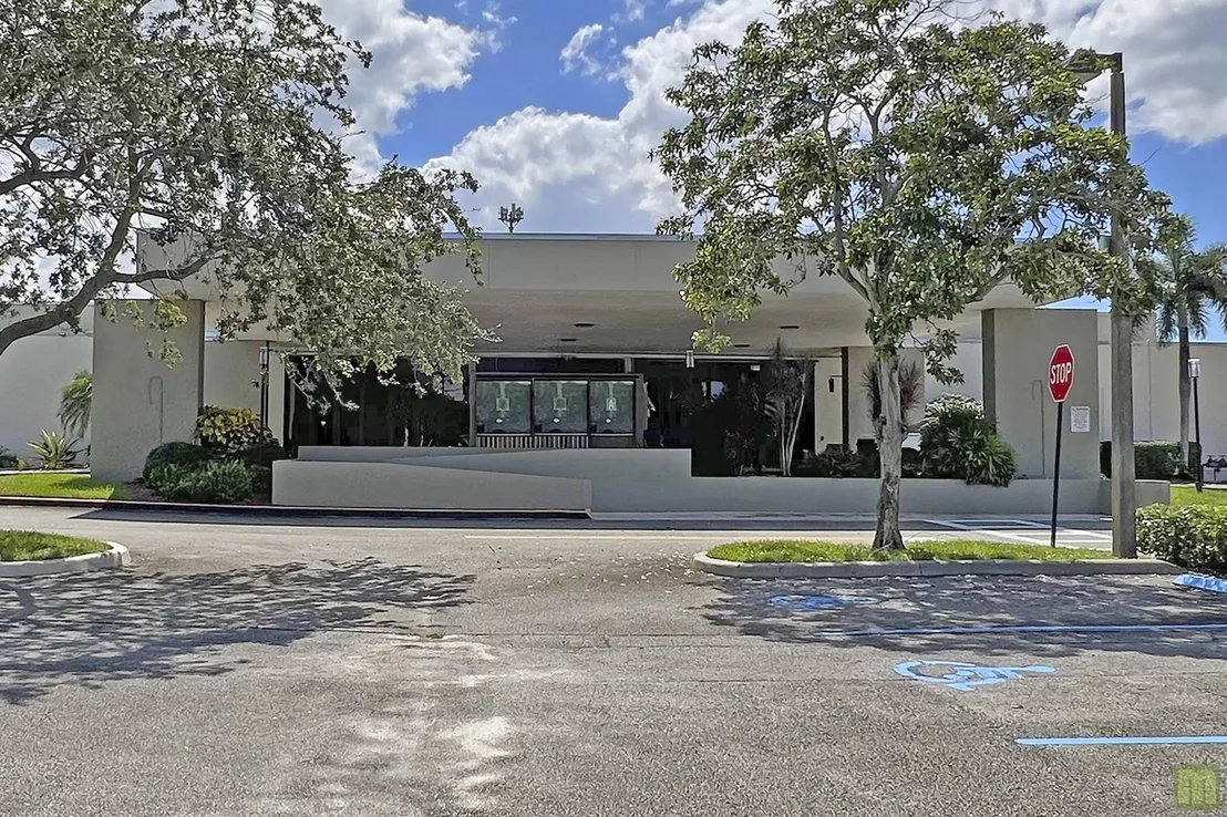 Photo of Unit M2 at 1901 Bermuda Circle
