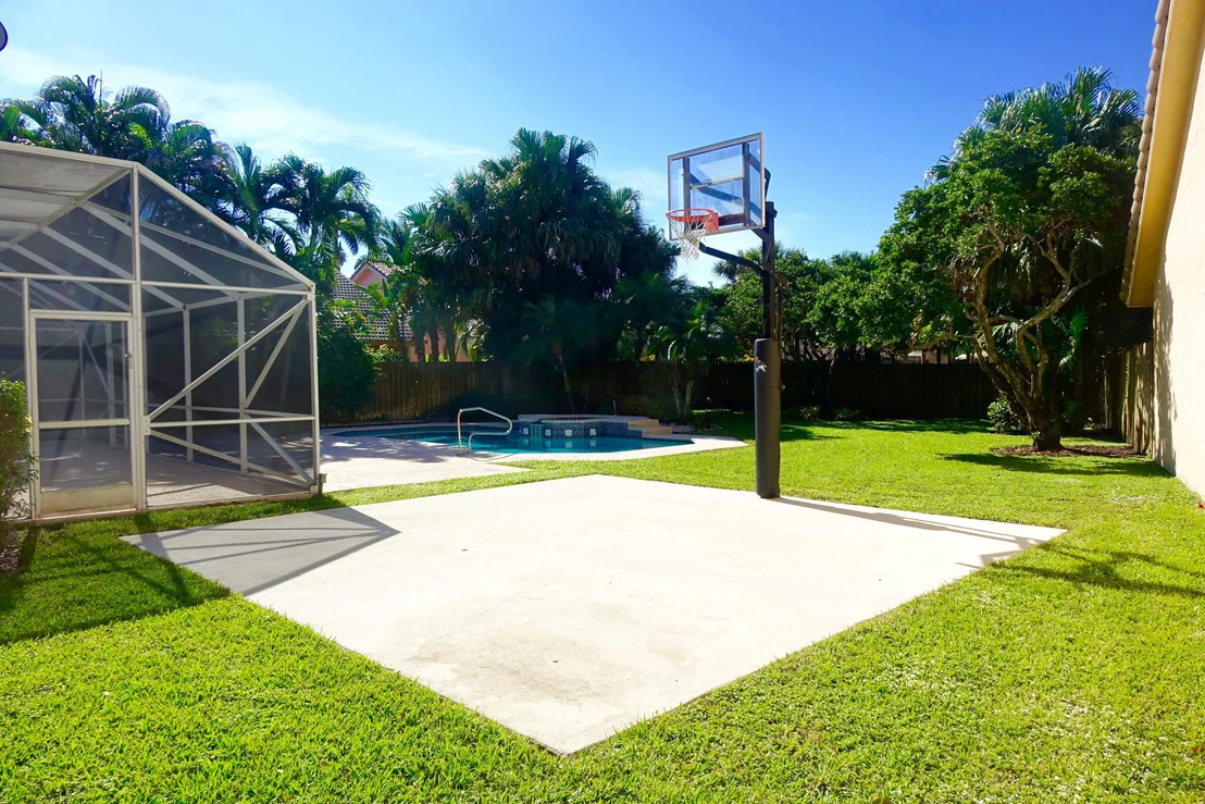 Photo of 11061 Lakeaire Circle