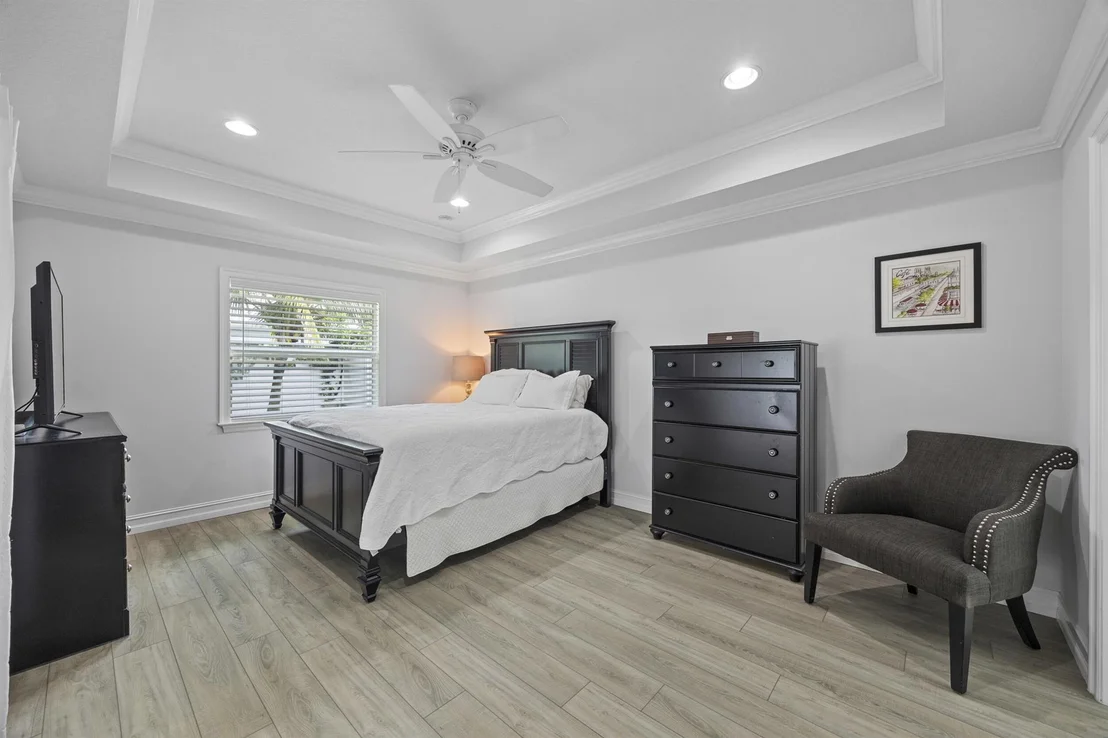 Photo of 17574 Cinquez Park Road E