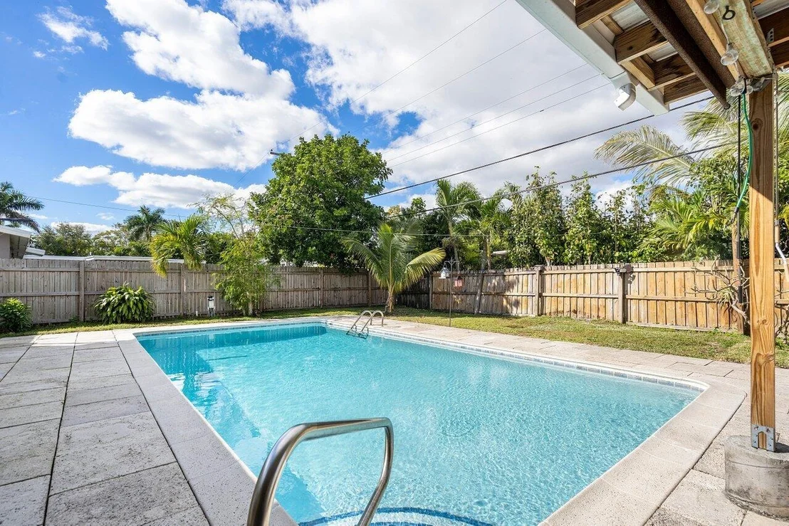 Photo of 1413 Crest Drive