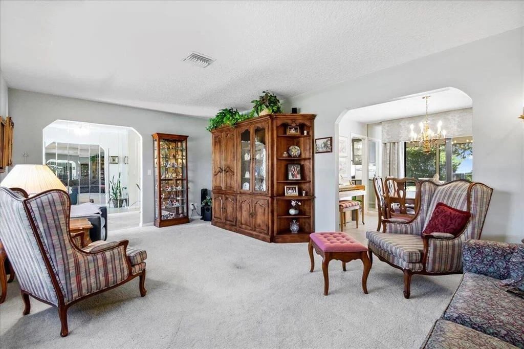 Photo of 901 Alamanda Drive
