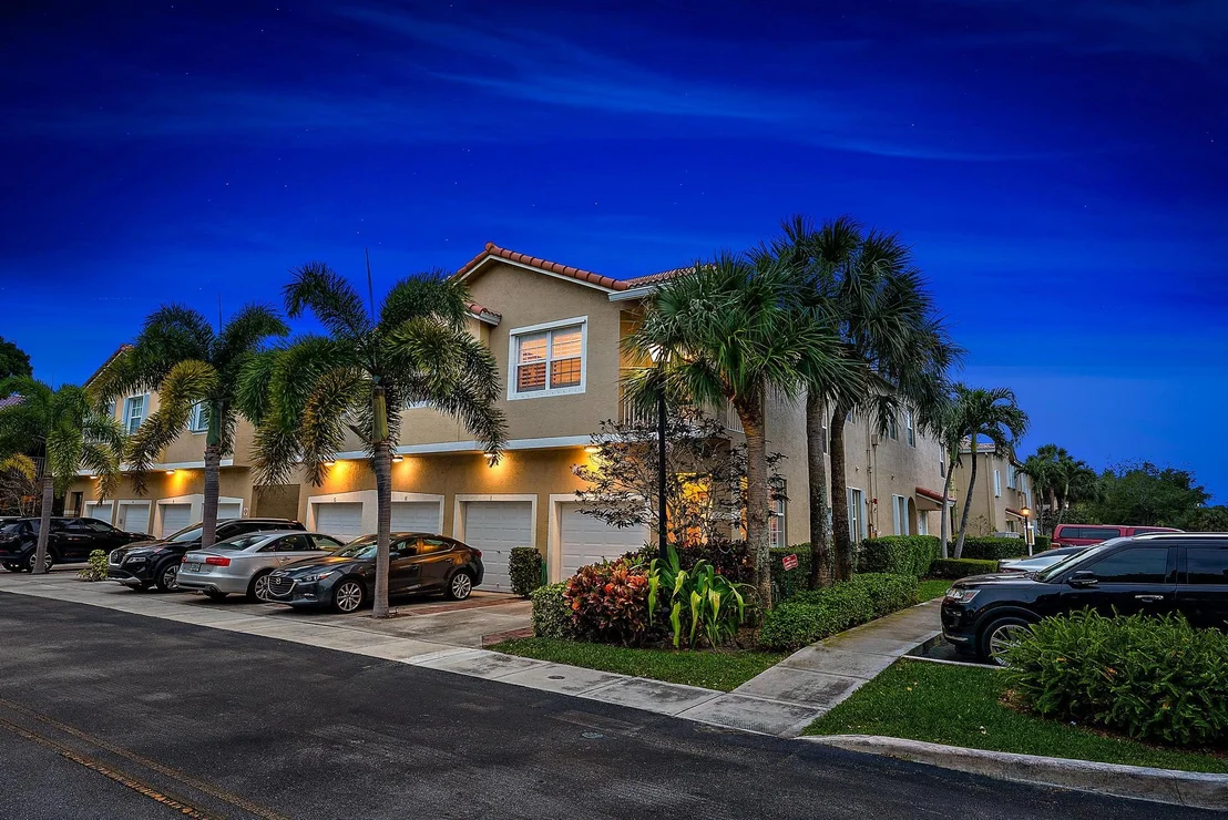 Photo of Unit J at 105 Lighthouse Circle