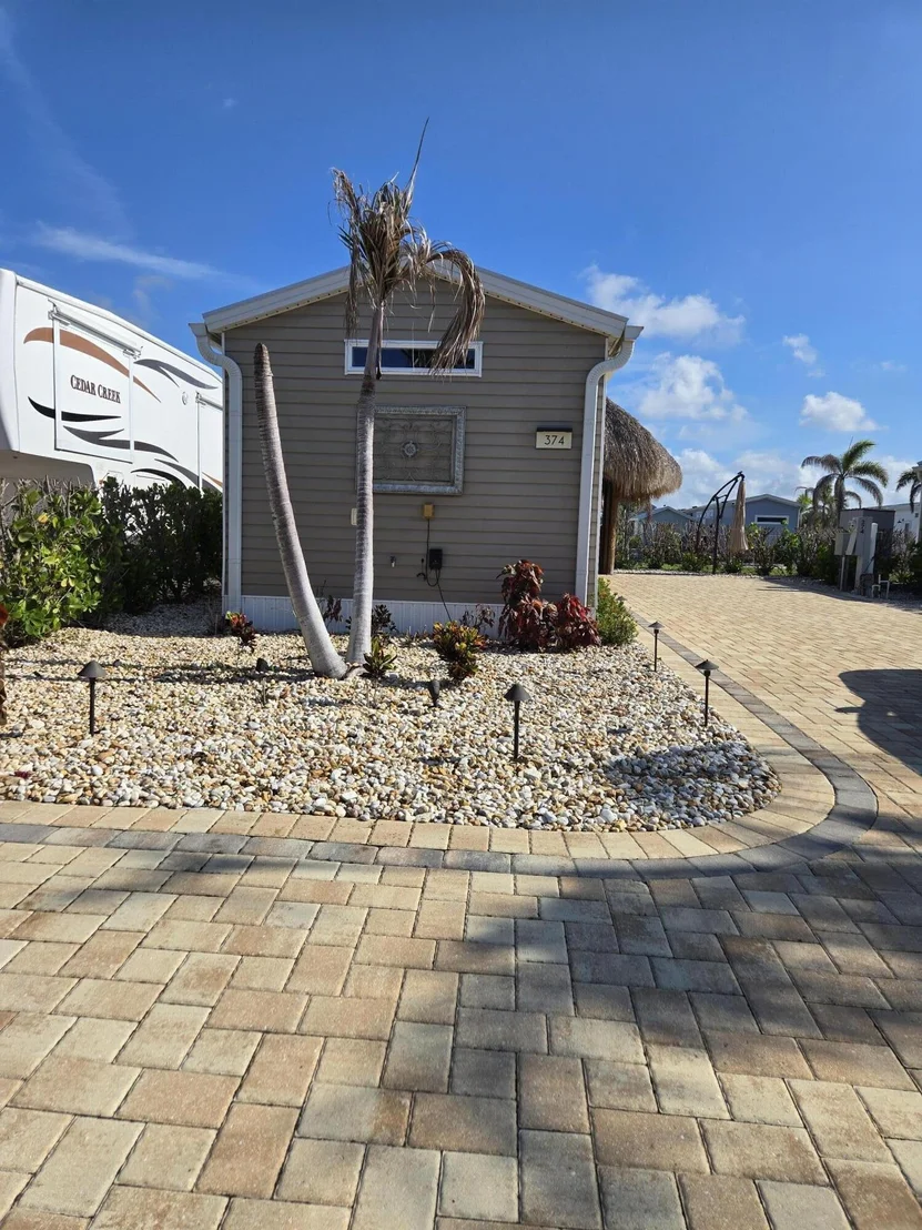 Photo of 639 34th Trace SW