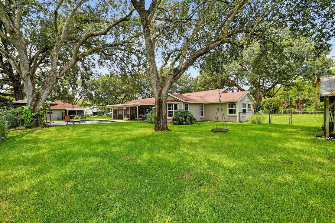 Photo of 3108 Custer Avenue