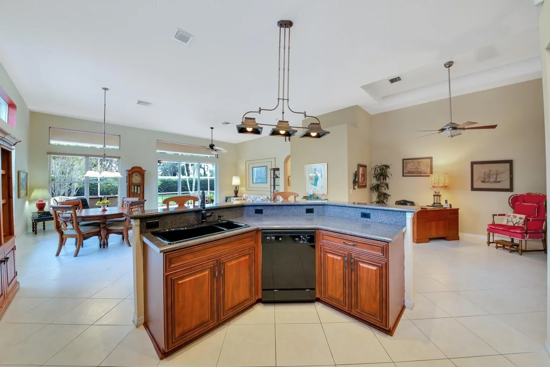 Photo of 7110 Veneto Drive