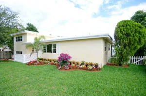 Photo of 226 S Seacrest Circle