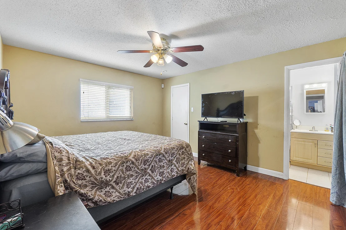 Photo of 6972 NW 8th Street