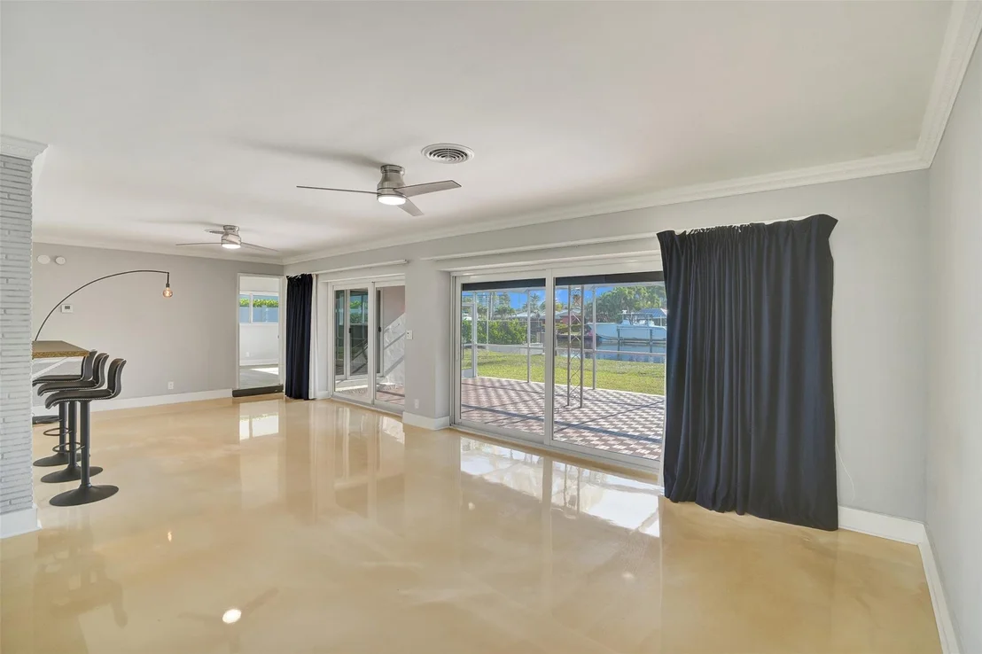 Photo of 850 SE 7th Avenue