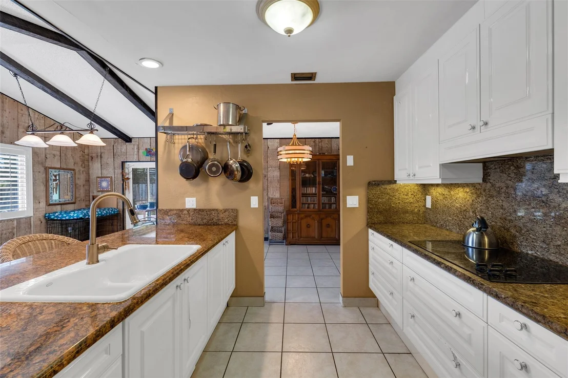 Photo of 2919 Cormorant Road