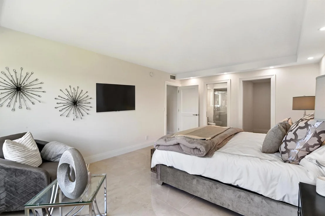 Photo of Unit 708 at 600 S Ocean Boulevard