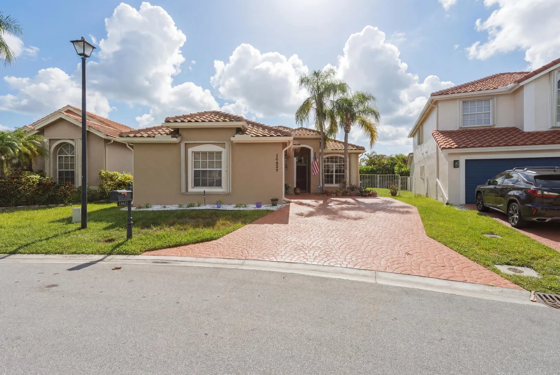 Photo of 10827 La Salinas Circle