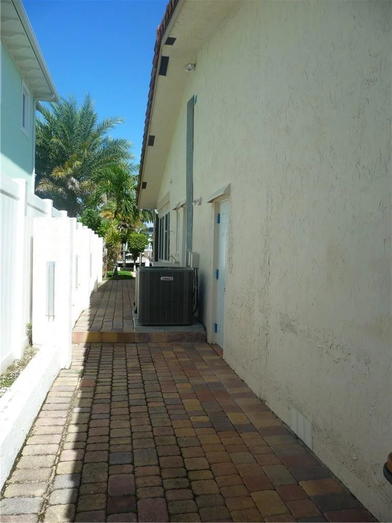 Photo of 2341 NE 47th Street