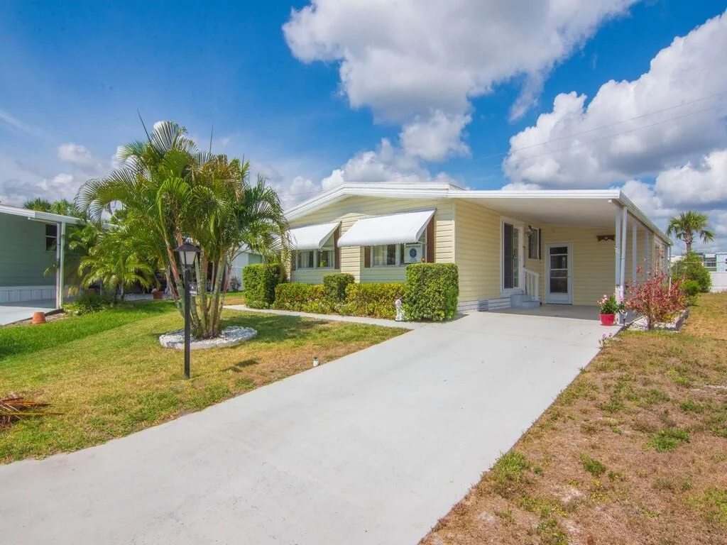 Photo of 196 NE Emerald Drive