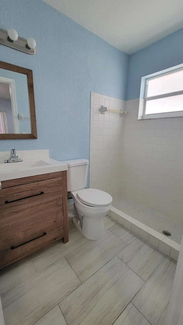 Photo of 1096 Manor Drive