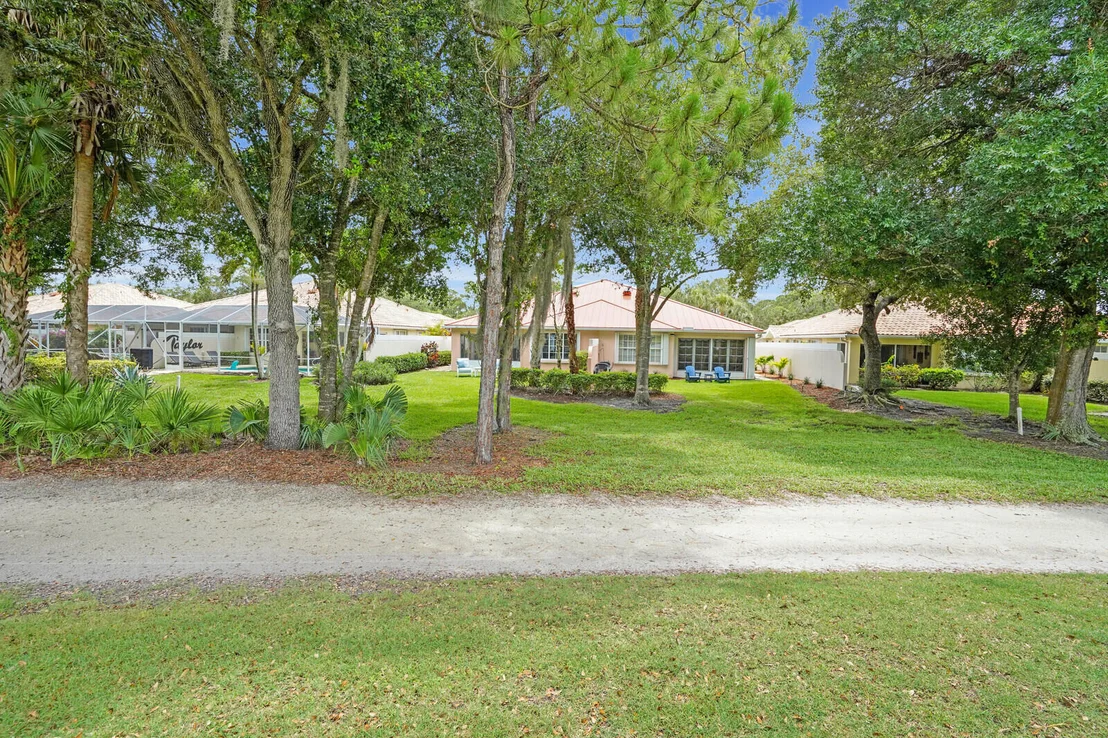 Photo of 889 SW Balmoral Trace